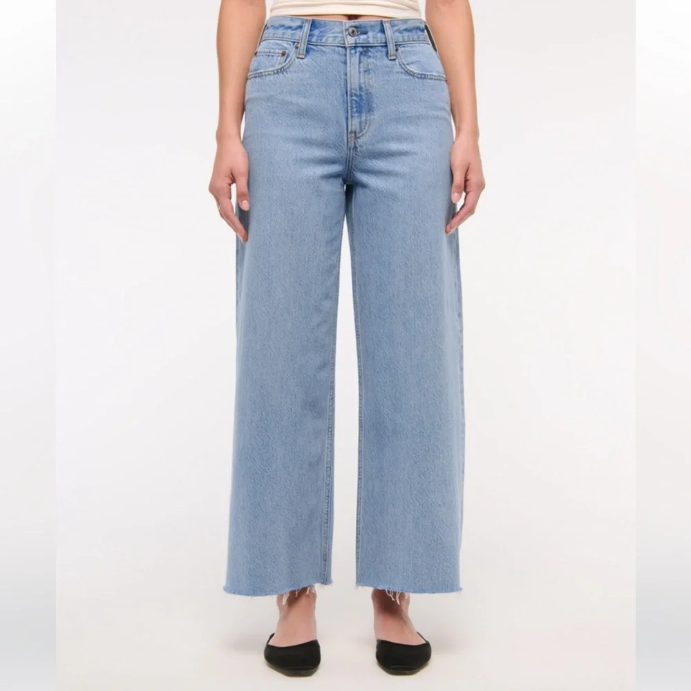 Abercrombie & Fitch Curve Love High Rise Crop Wide Leg Jeans | Size 10 - Picture 1 of 7